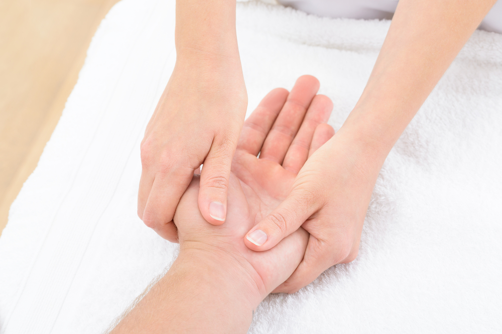 Close-up,Of,A,Physiotherapist,Massaging,Palm,Of,A,Man